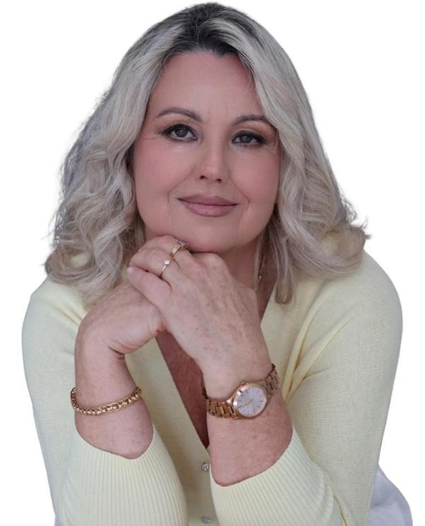 Sidónia Santos, Founder & Lead Strategist
