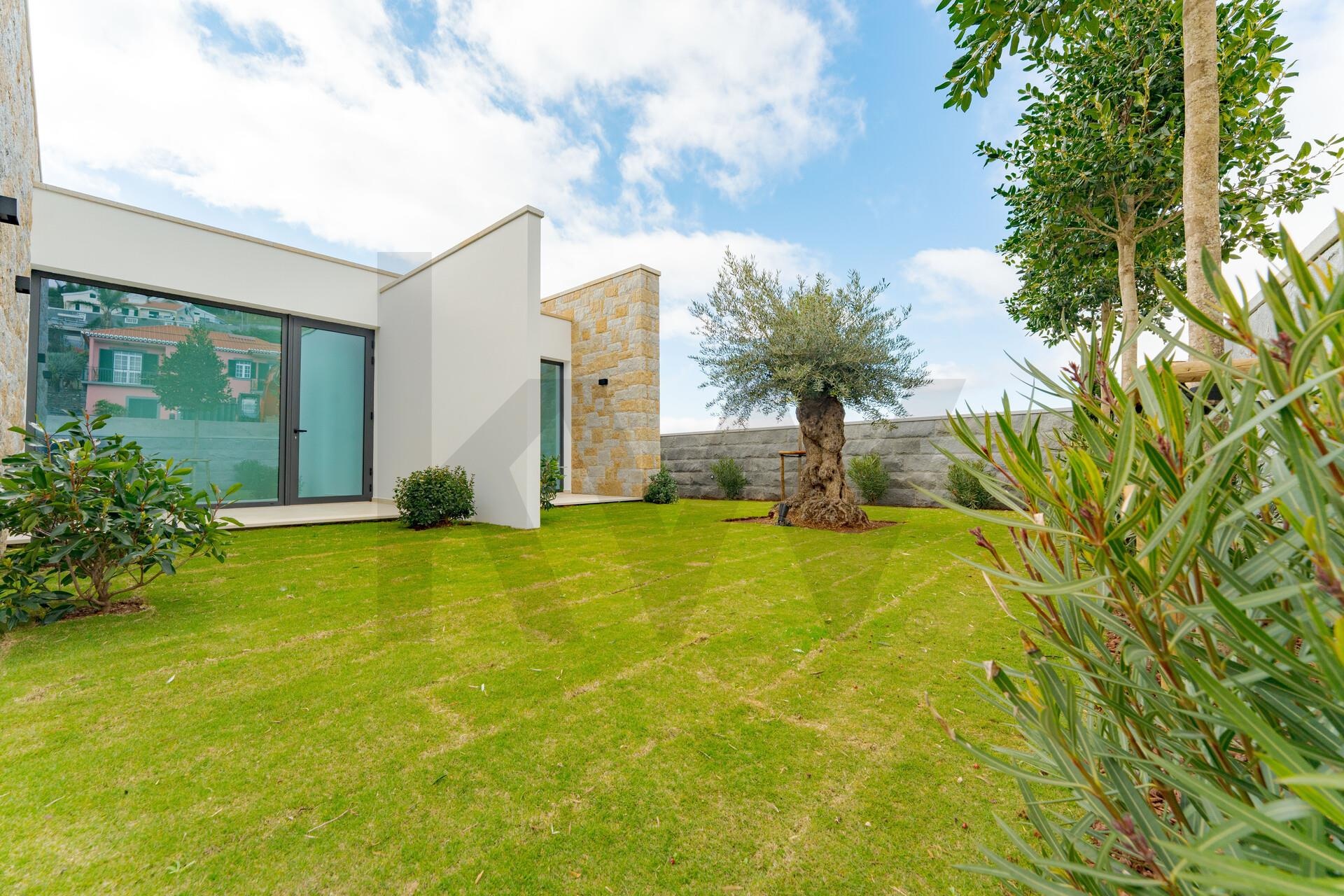 a9802f7a-596e-4a25-a7ad-69010beb2fc4