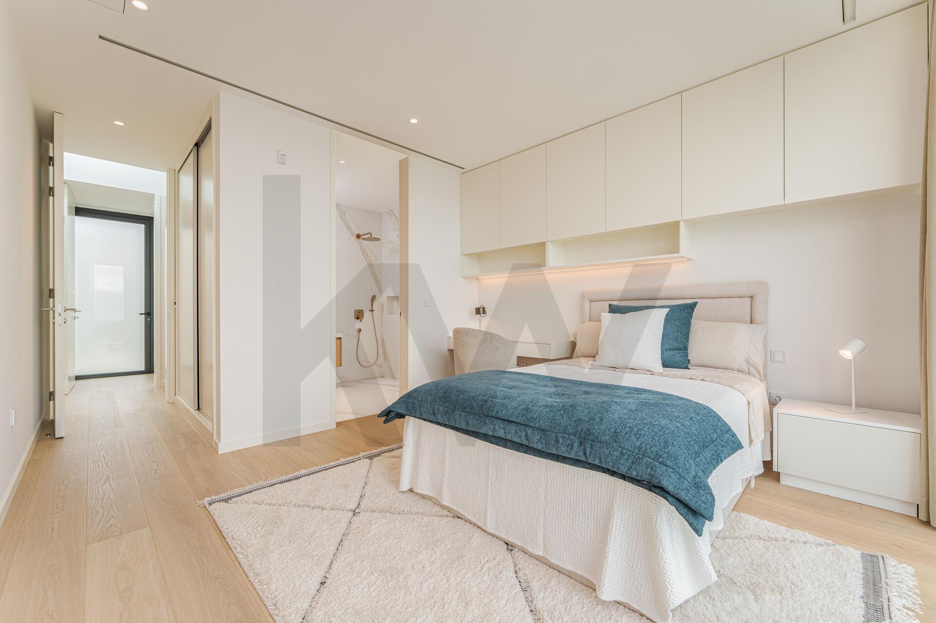 f2995c4b-01d8-44aa-b5a4-0a75259ad0e5