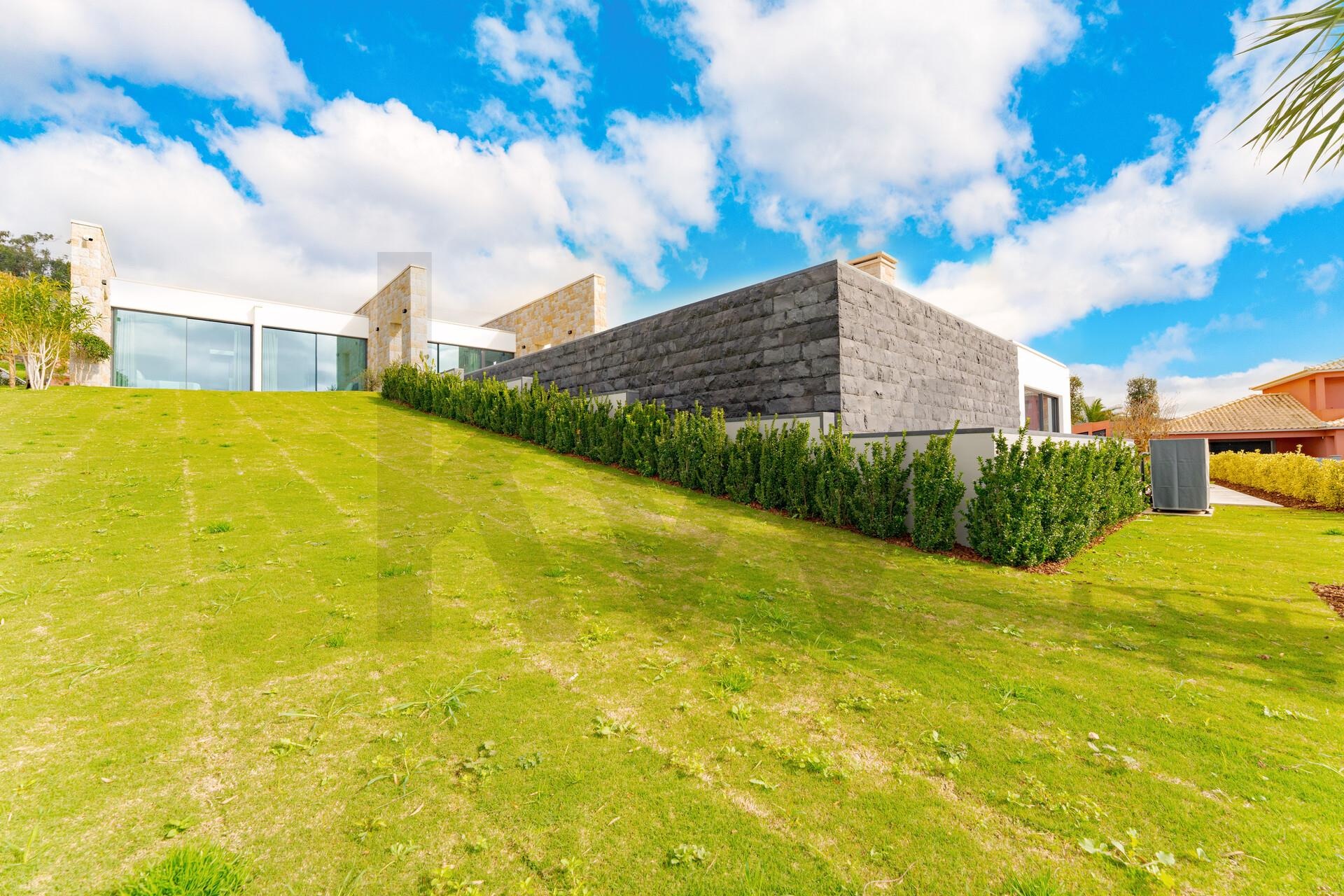 f69d1c98-64a3-4b9f-88b9-3b18e660b565